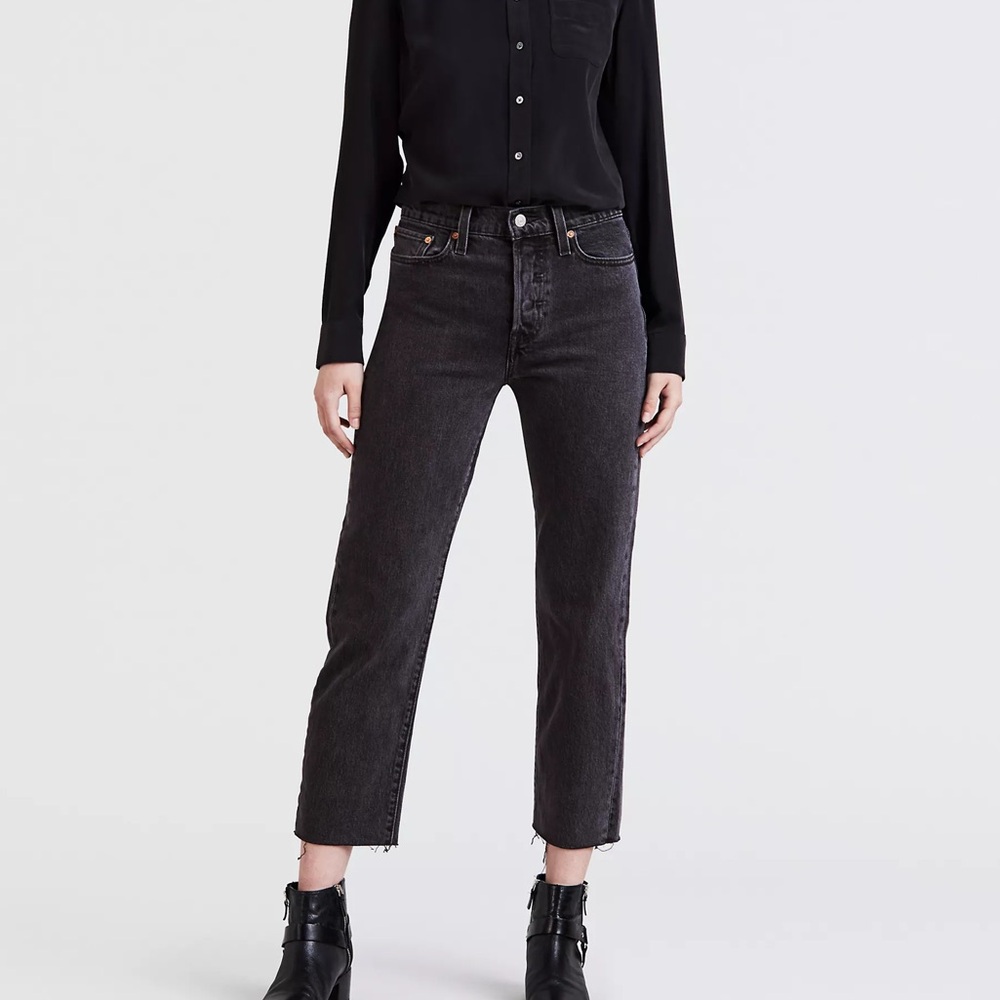 Levis Premiums Wedgie Washed Black Raw Hem Crop Denim Jeans